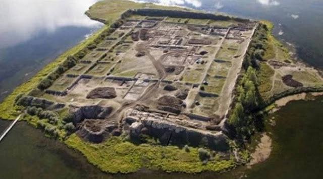 Το μυστηριώδες νησί – φρούριο στα νότια της Σιβηρίας που τρελαίνει τους επιστήμονες (βίντεο)